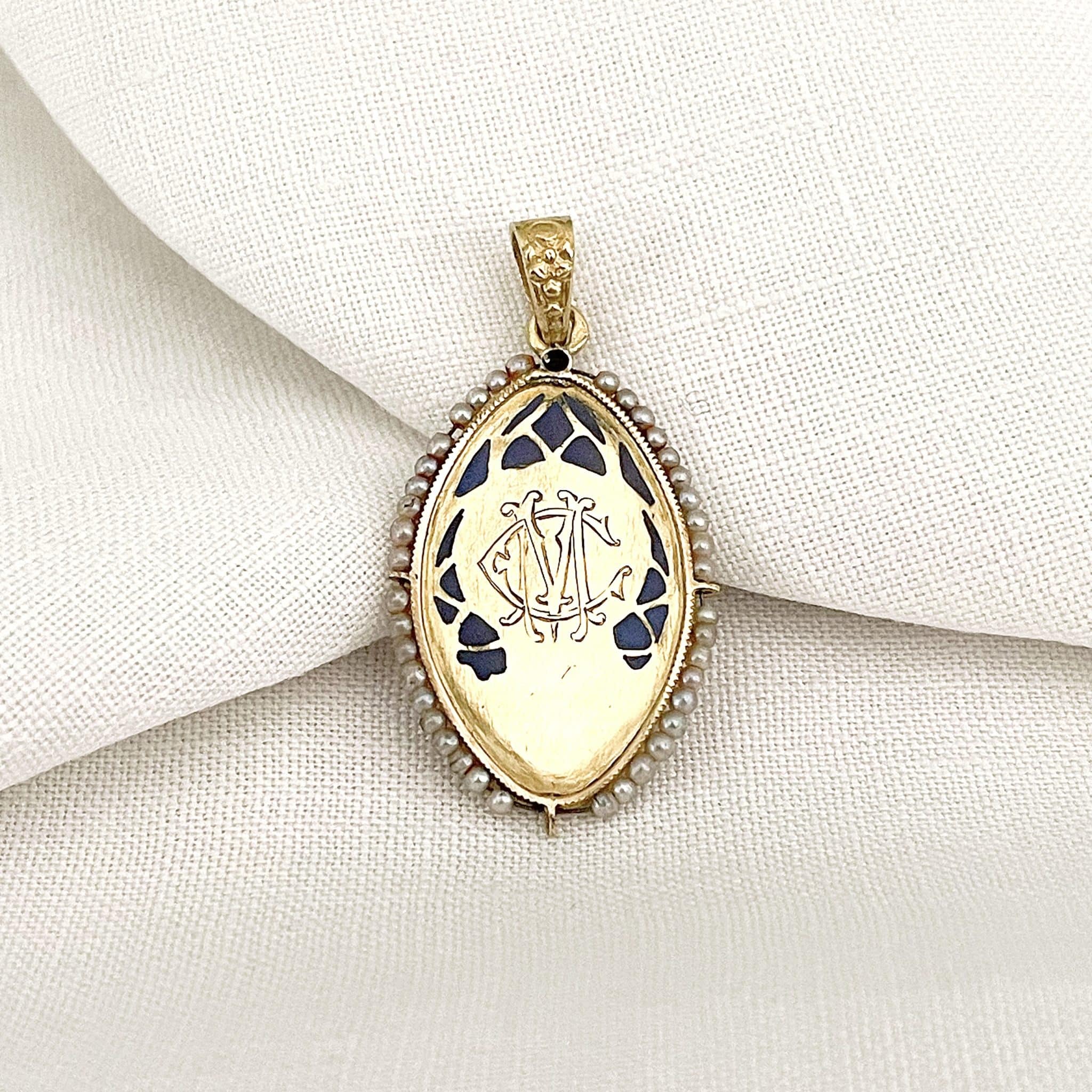 Médaille Vierge aux Roses en or, émail et perles